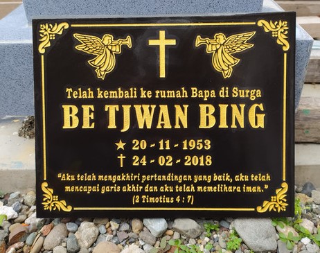 batu nisan granit kristen